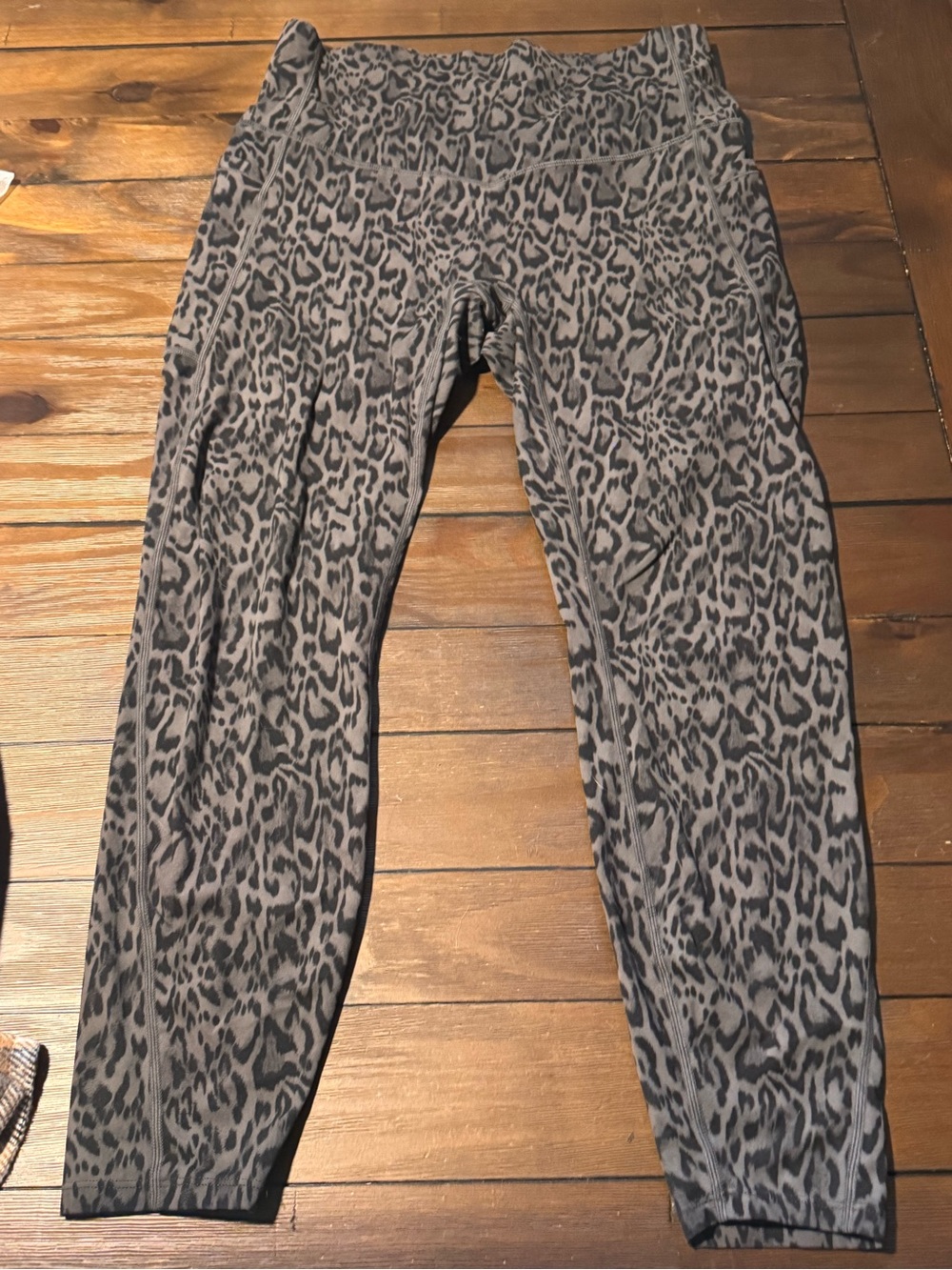 Women’s Halara blk/grey Leopard Print Active Leggings- L 7/8